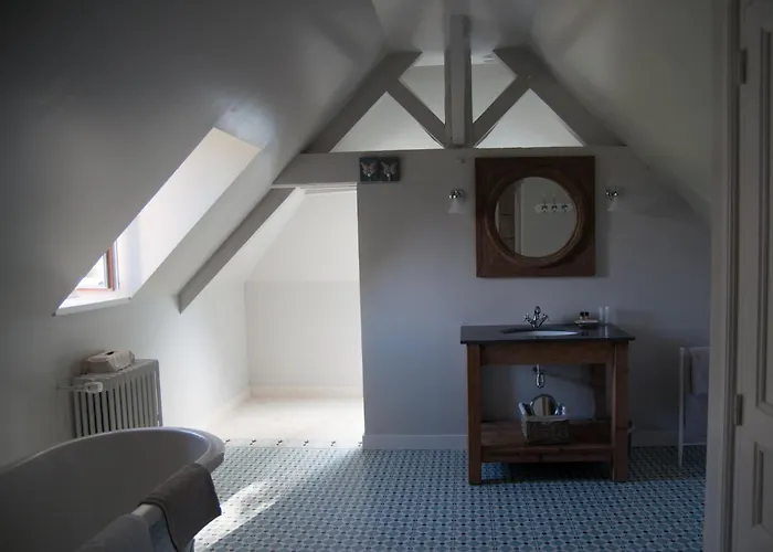 Couette-café Chateau Saint Georges 3*