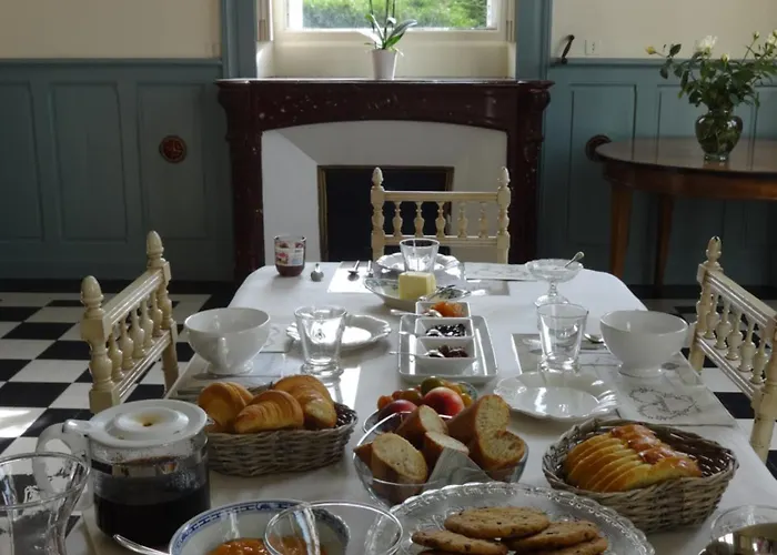 Couette-café Chateau Saint Georges 3*